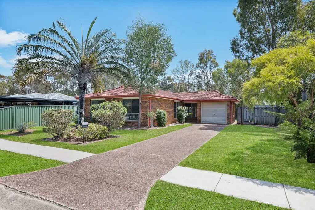 Bracken Ridge 3 Slaapkamer Perfect First Home or Investment - Easy-Care Lowset Brick Home on 636m2