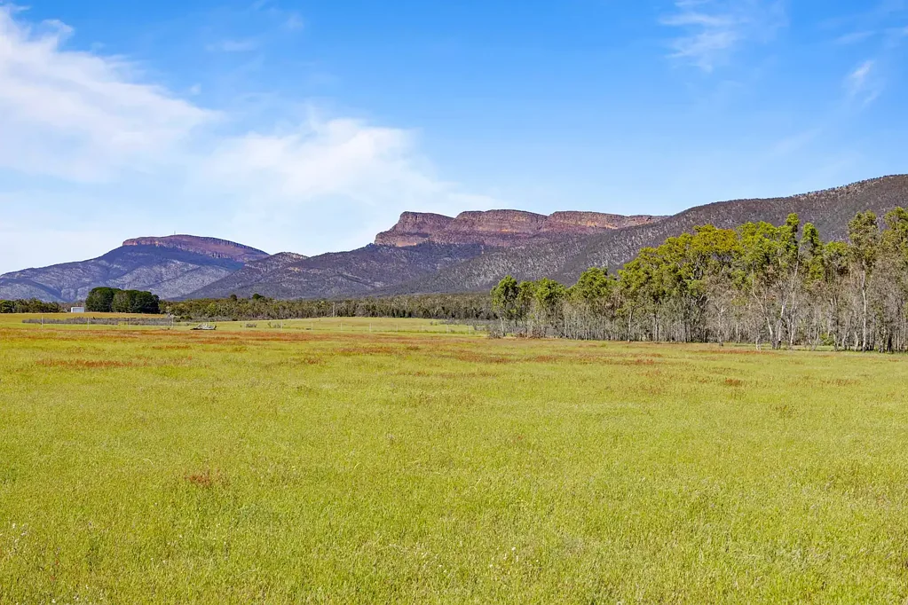 Pomonal  Lifestyle Opportunity with Magnificent Views