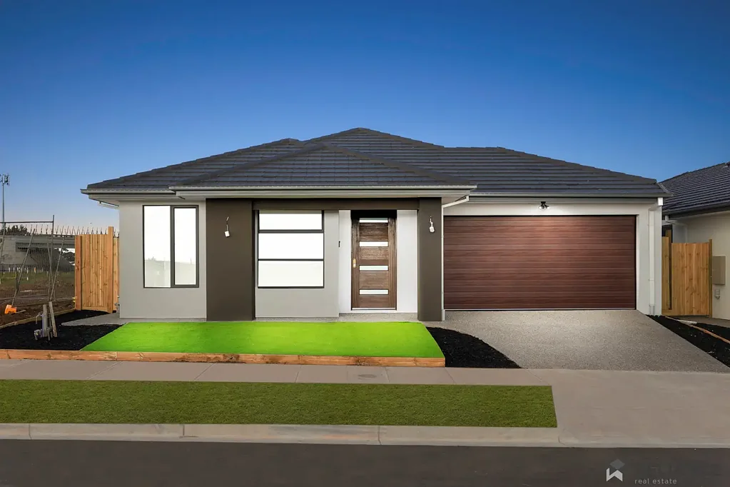 Tarneit 4Zimmer HIGHLY UPGRADED | 3 M CEILING | REFRIGERATED COOLING & HEATING | FULL TURNKEY | 2 LIVINGS + STUDY | WALK TO NEW TARNEIT STATION !
