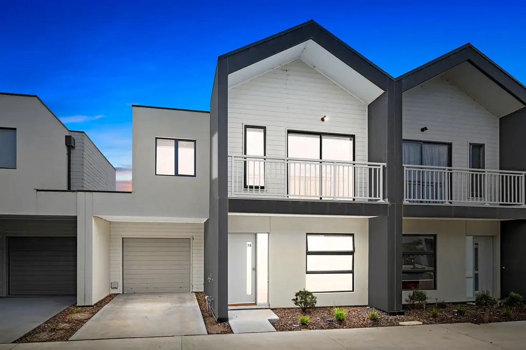 Wyndham Vale 3房 现代设计住宅 宽敞明亮起居 三卧两卫套间 主卧套内卫浴 开放式后院空间 地理位置便利 Charming family home that perfectly blends comfort and style.