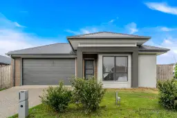 121 Carroll Lane, Greenvale