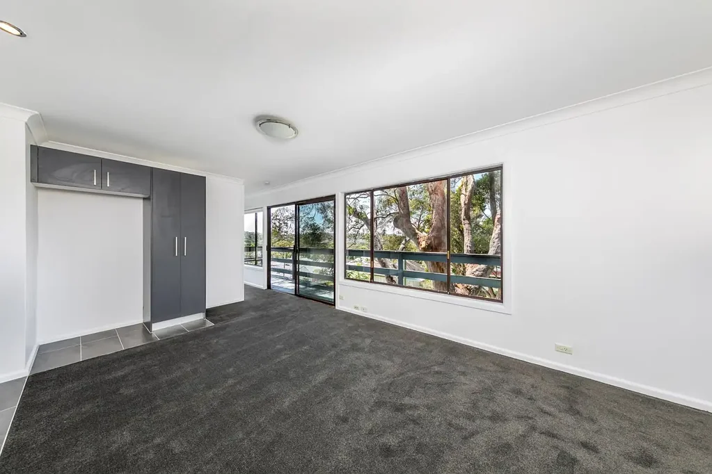 Bright & Functional Upper Duplex in Prime Dee Why Location – Utilities Included!