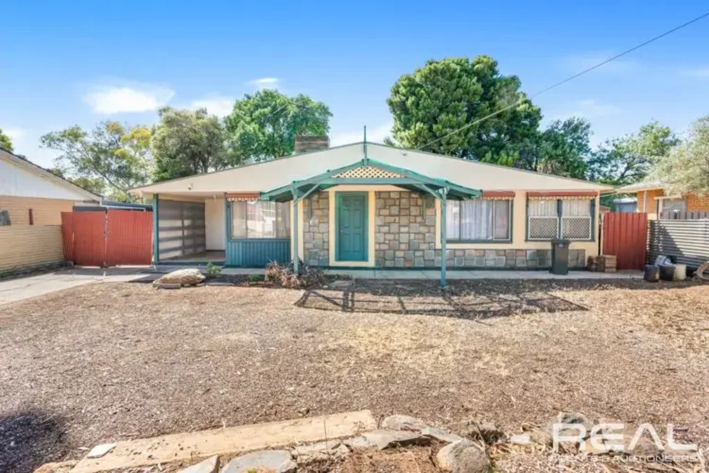 33 Manningford Road, Elizabeth South, SA 5112