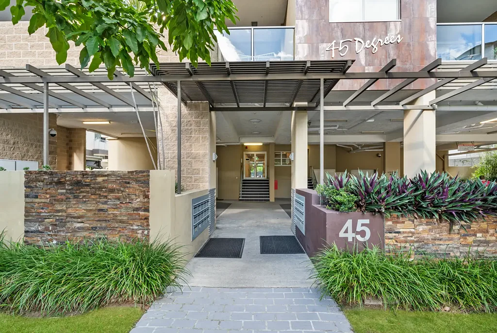 Spacious 2-Bedroom Apartment in Prime Chermside Location!