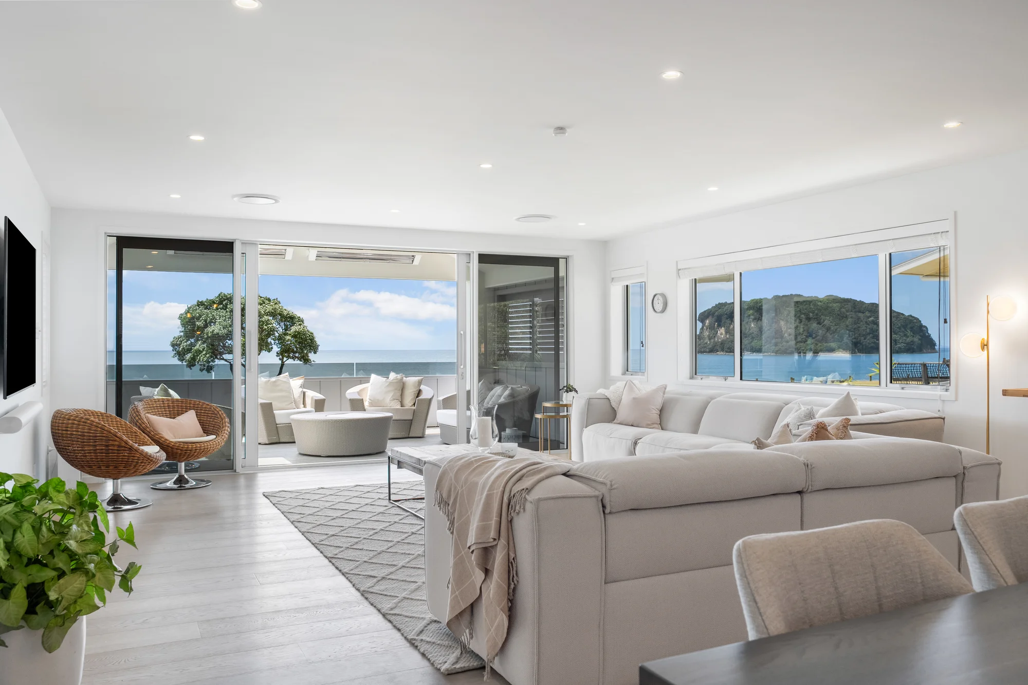 Whangamata 5 Slaapkamer Breathless Views. Effortless Living