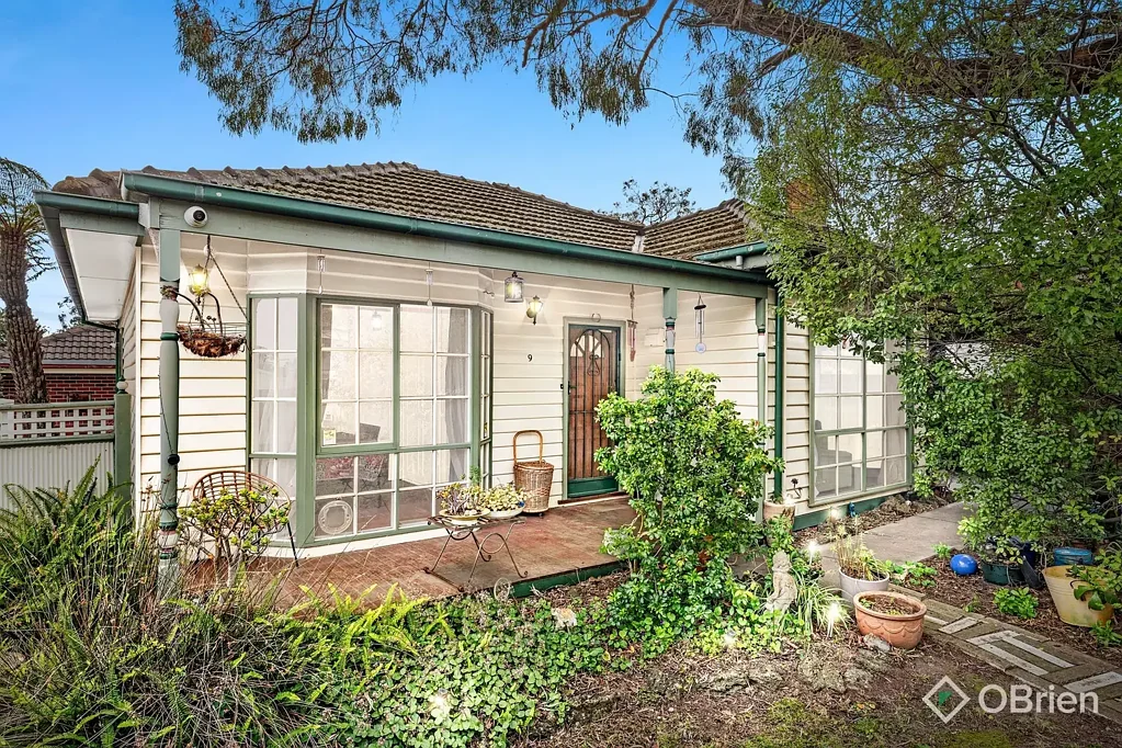 Ferntree Gully 3 Bedroom Charm, Character & No Body Corporate!