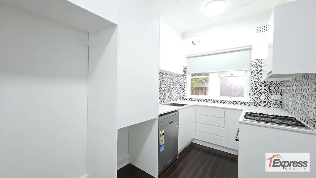 RENOVATED SPACIOUS 3 BEDROOM GARDEN APARTMENT.