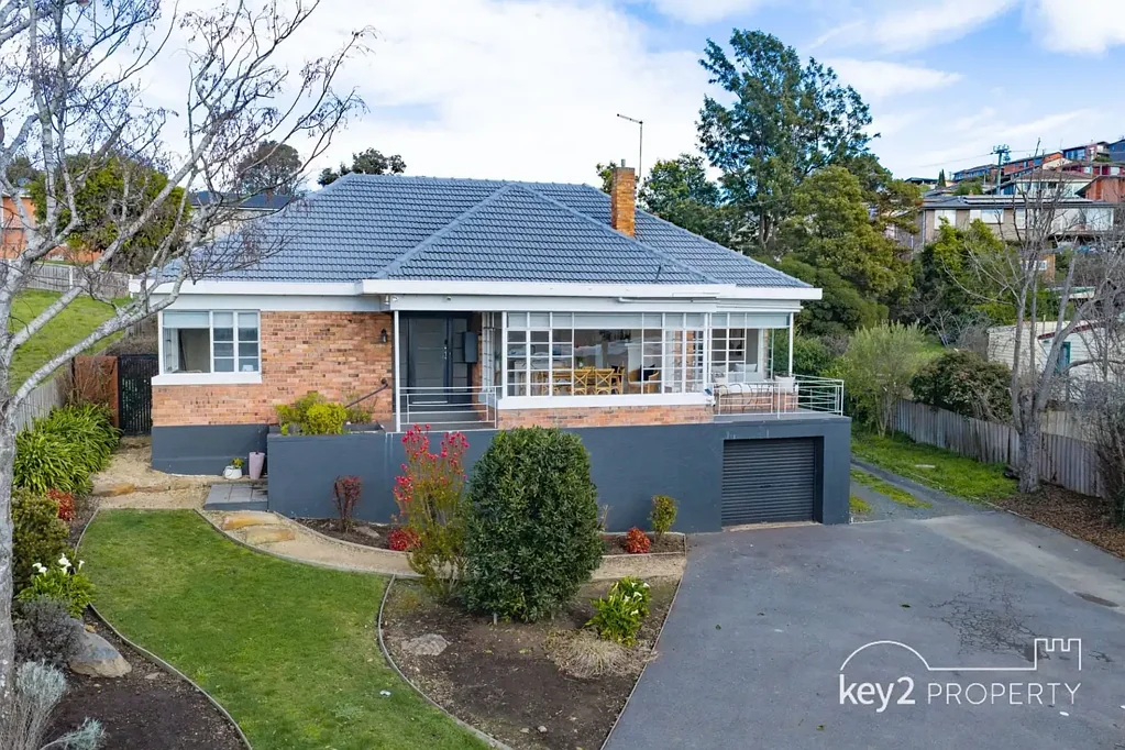Riverside 3Zimmer Light-Filled 1950s Charm, Beautifully Renovated