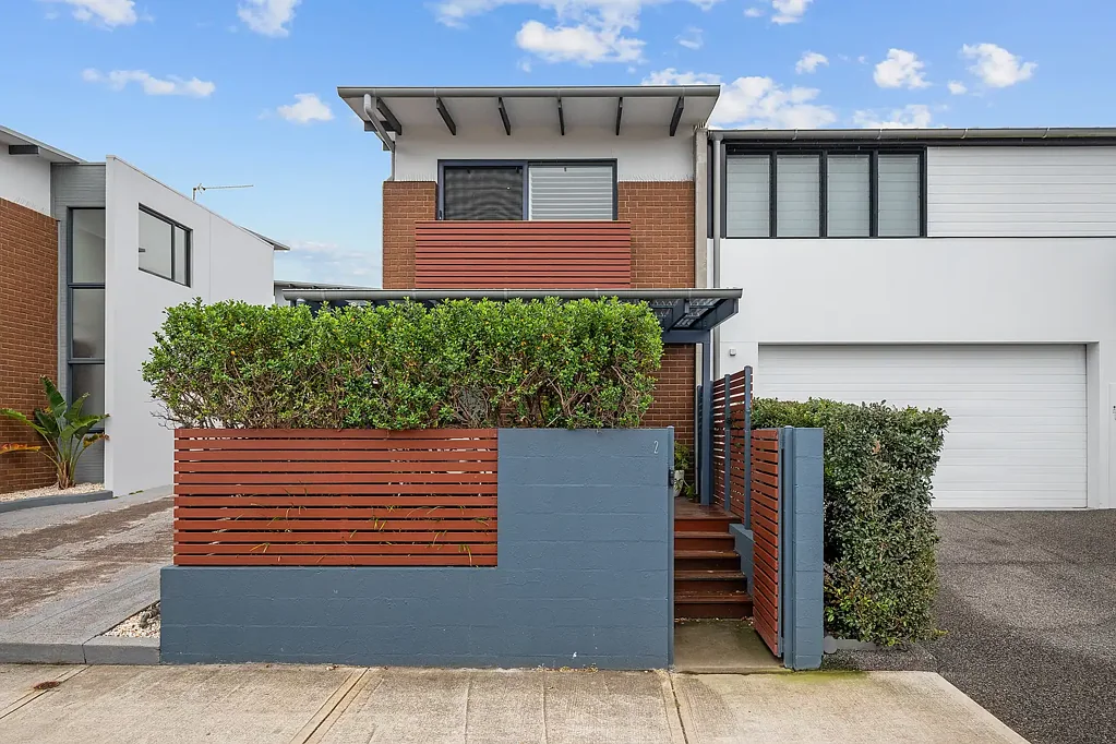 Merewether 2Moenga Put simply, boutique townhouse, easy coastal lifestyle