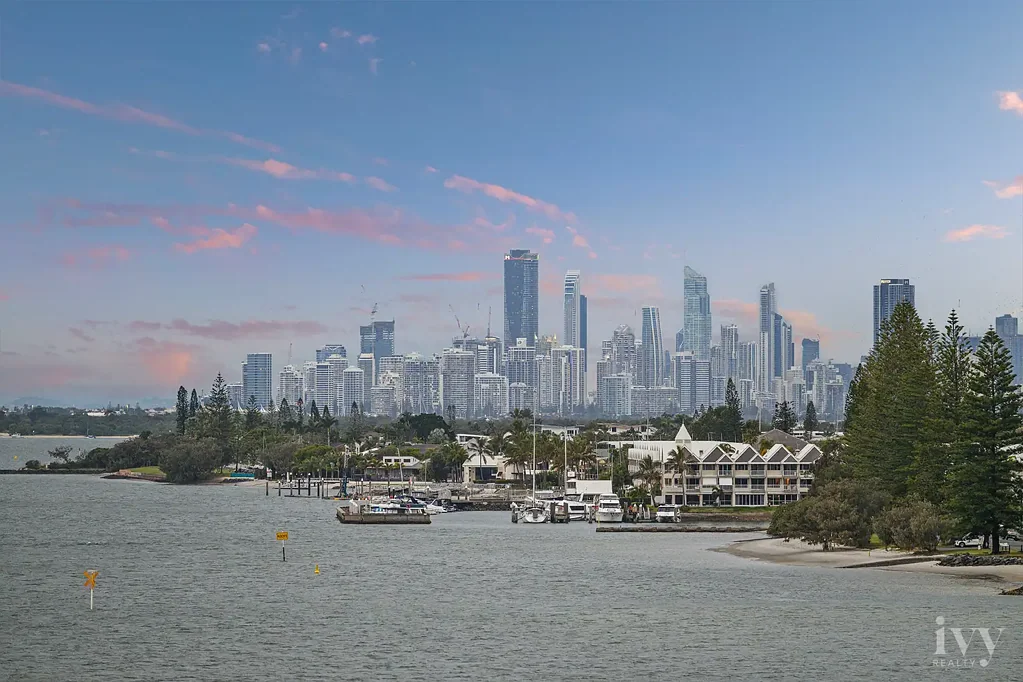 Paradise Point 4침실 Exclusive, Elevated Apartment Encircled by a Water Wonderland