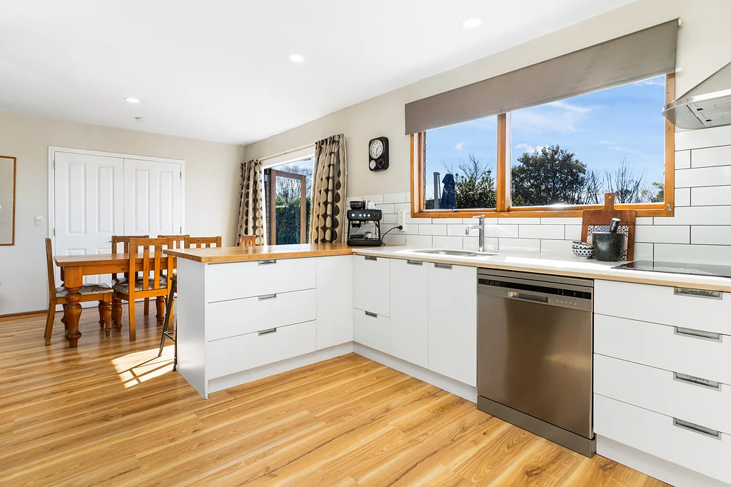 Burwood 3Kwarto Easy Living in Burwood with Indoor-Outdoor Flow
