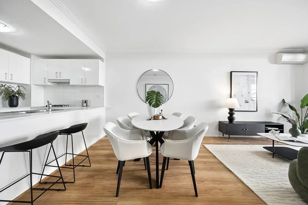 Campbelltown 2Zimmer STYLISH TWO-BEDROOM APARTMENT IN THE SOUGHT-AFTER 'PARK CENTRAL' COMPLEX