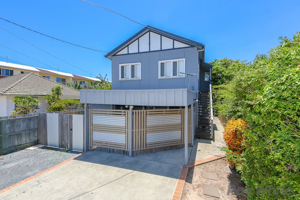 Three bedroom unit, walking distance to the water!