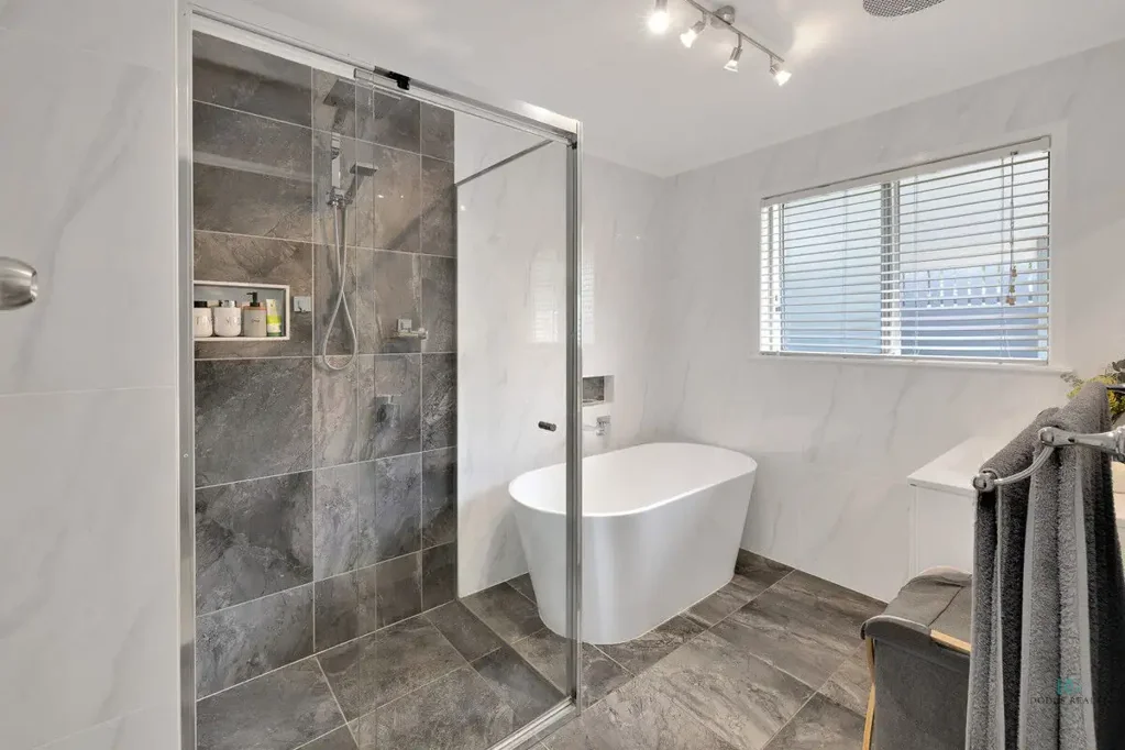 Sadliers Crossing 5 Bedroom Spacious Luxury Living with Serene Green Views, A Rare 5-Bedroom Gem!