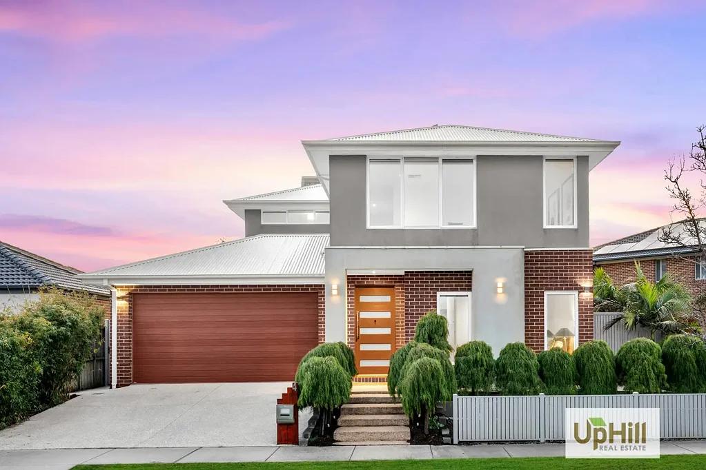 4 Riverbank Close, Clyde North, VIC 3978