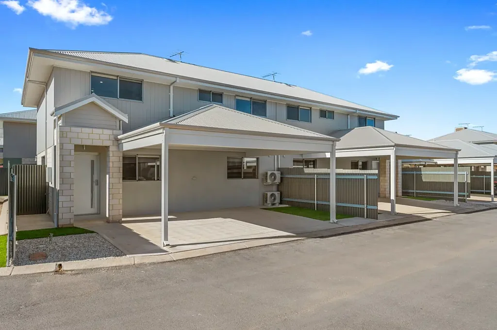 Modern 4x2 Townhouse - Low Maintenance Living!