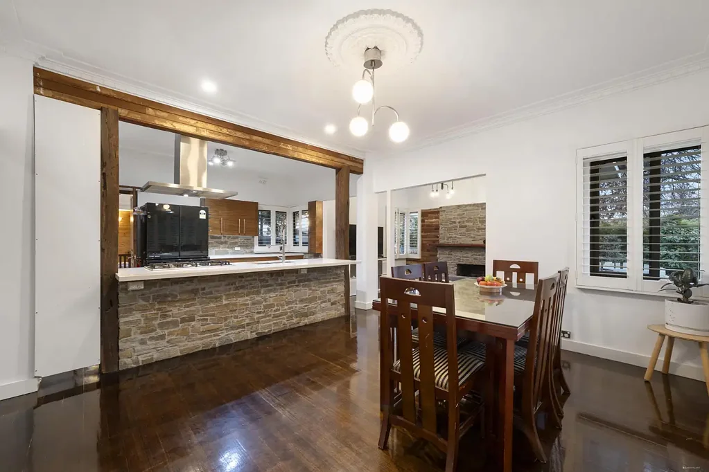 Mitcham 3غرفة نوم Character, Space and Entertaining Appeal