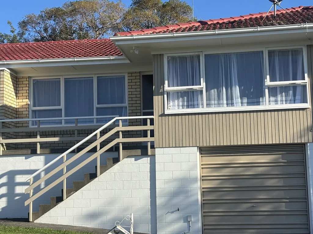 Sunny and Elevated 2 Bedroom Unit