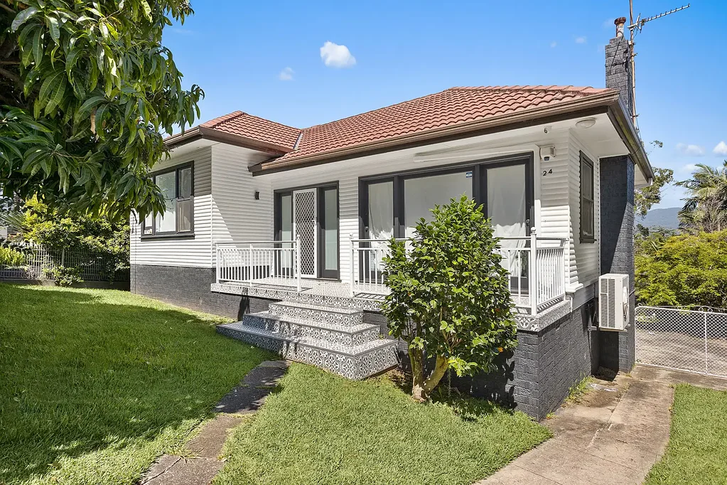 Mangerton 5 Bedroom Spacious Family Home in Prime Mangerton Location