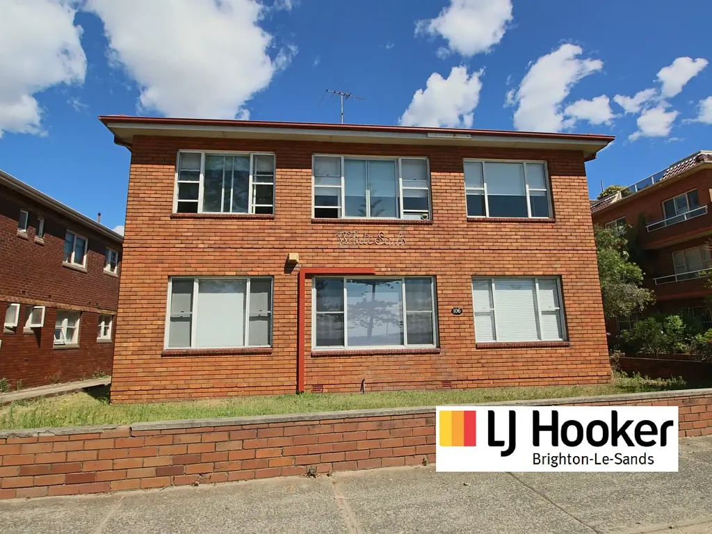 TWO BEDROOM APARTMENT DIRECTLY OPPOSITE THE BEACH!