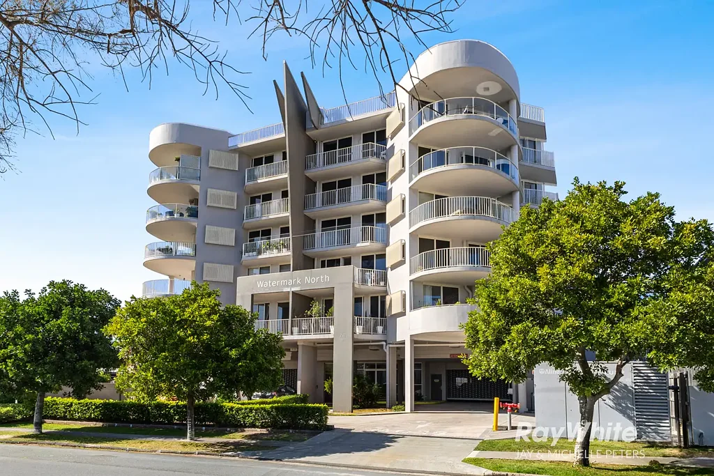 Redcliffe 2غرفة نوم Coastal Elegance Meets Effortless Living with dual balconies in prime Locale!