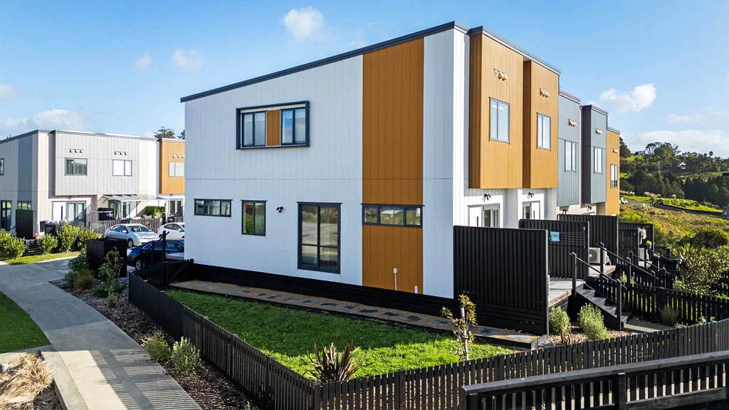 Totara Heights 3房  Modern Family Living in Desirable Totara Park