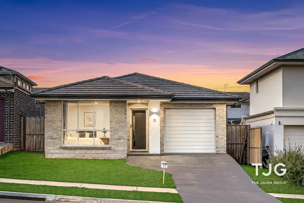 Box Hill 4房 占地 330 平方米的时尚 Wisdom Home - 居家舒适，易于打理 Stylish Wisdom Home on 330sqm - Family Comfort with Low-Maintenance Living