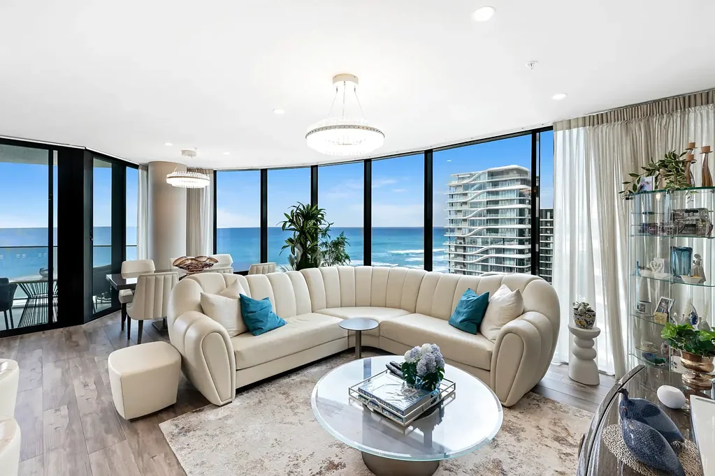 Main Beach 3 Slaapkamer ACT NOW TO SECURE THIS EXCEPTIONAL MAIN BEACH RESIDENCE.