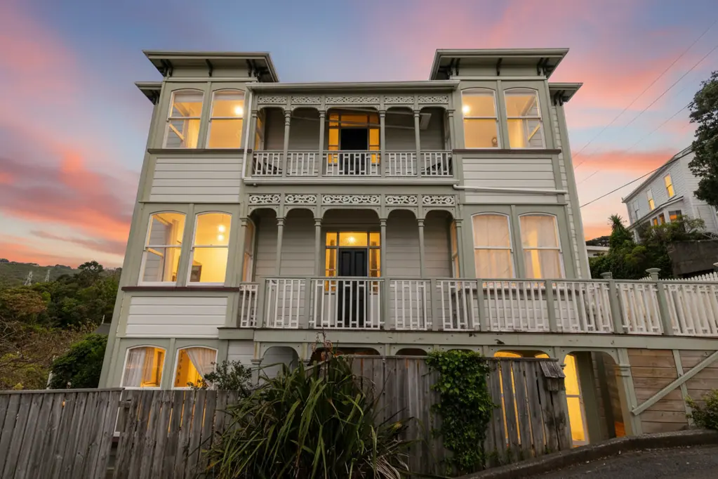 Aro Valley 6房  TRIPLE INCOME WINNER WITH CITY AND HARBOUR VIEWS
