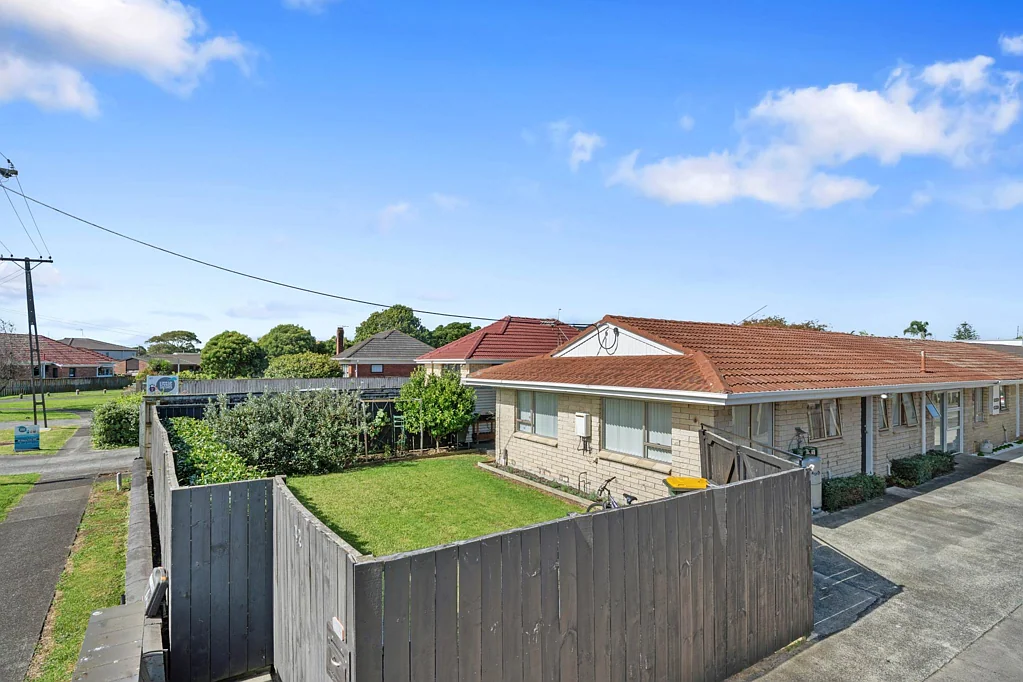 Papatoetoe 2ห้องนอน Perfect Package –Road Frontage, Privacy & Location