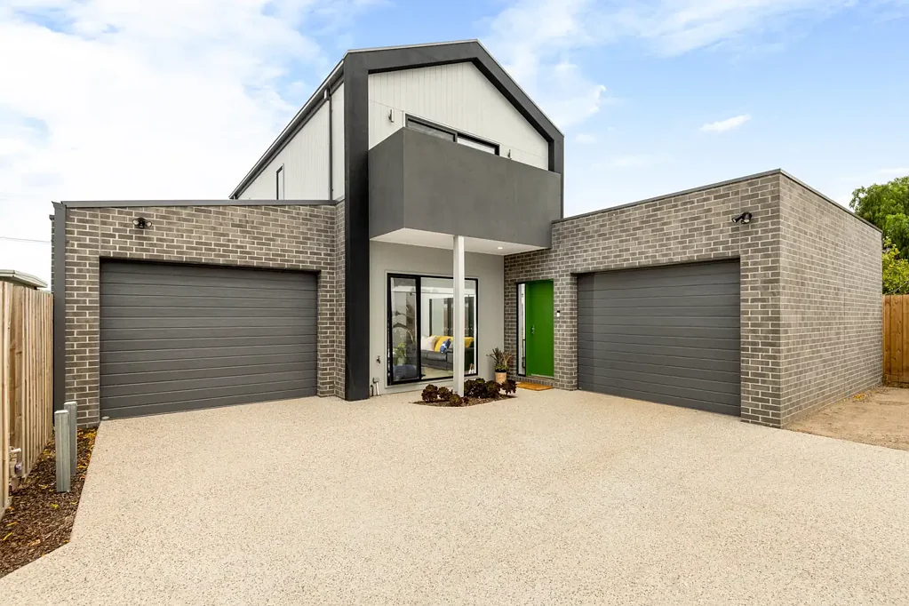 Portarlington 3Kwarto Custom Townhouse in a Prized Bayside Locale