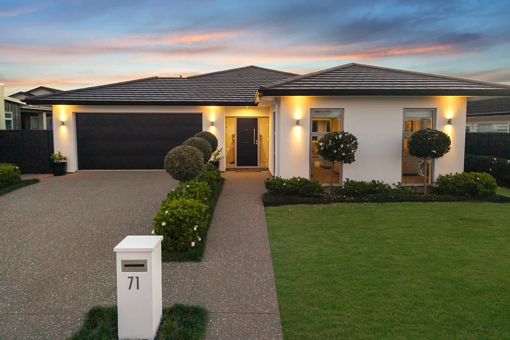 Riverhead 4Moenga Timeless Style, Exceptional Living