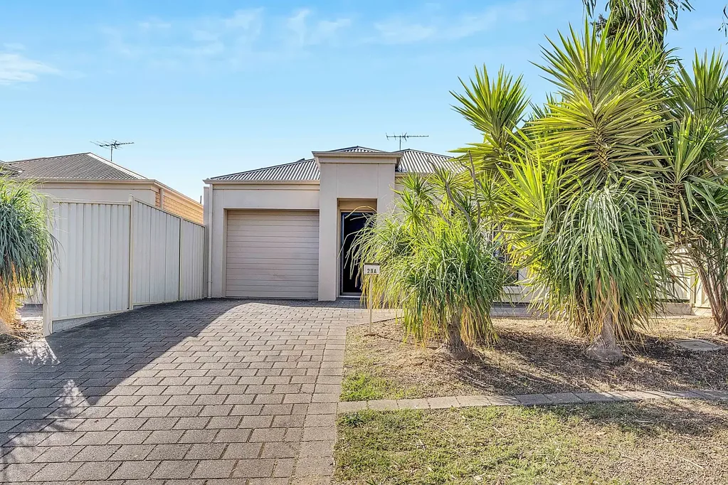 Stylish Low-Maintenance Living in Peaceful Athelstone Setting