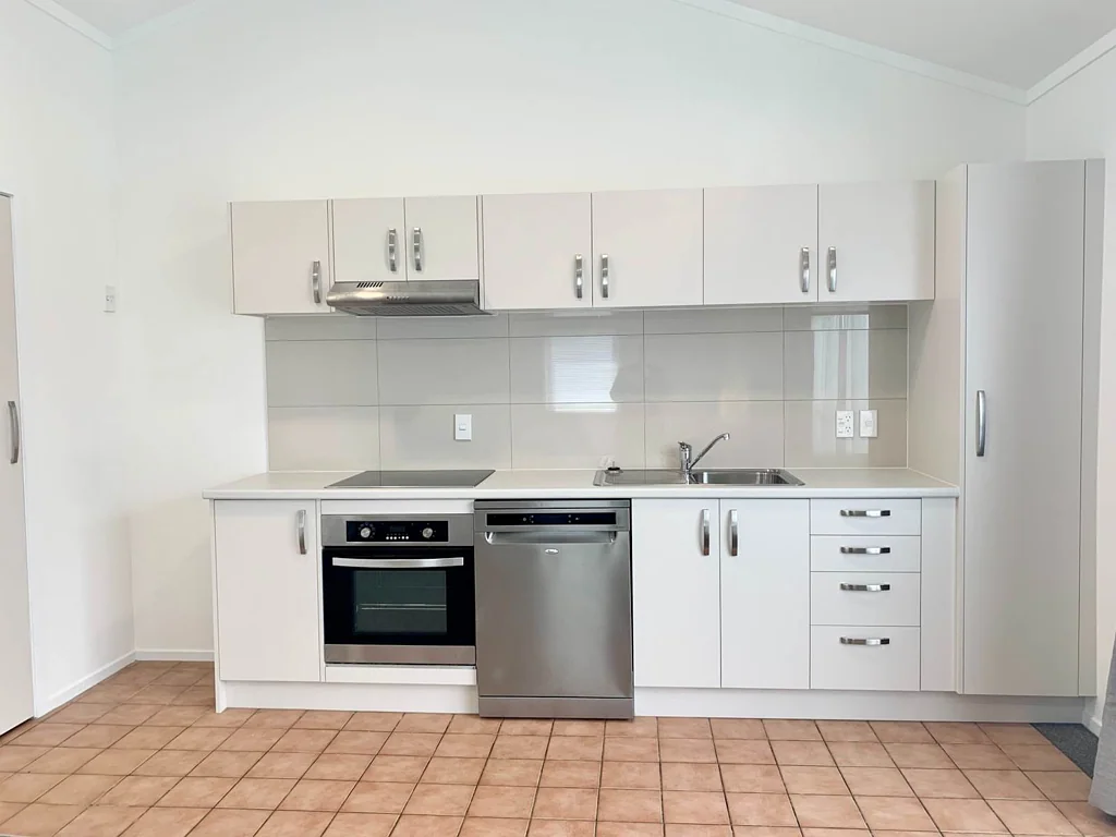 Eden Terrace Gem! 2 BEDROOM TOWNHOUSE WITH 2 C...