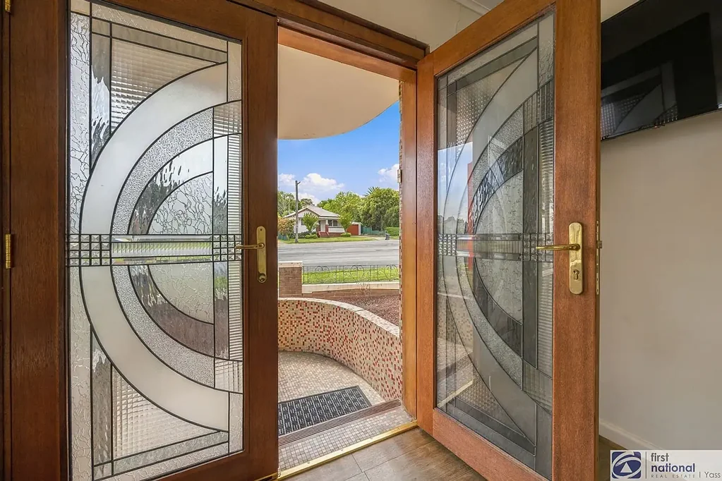 Yass 3Kwarto A Distinguished 1940s Residence with Character, Space & Potential