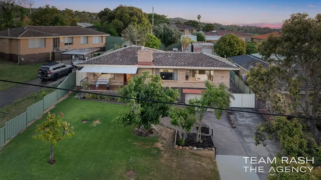 14 Bladon Way, Swan View, WA 6056
