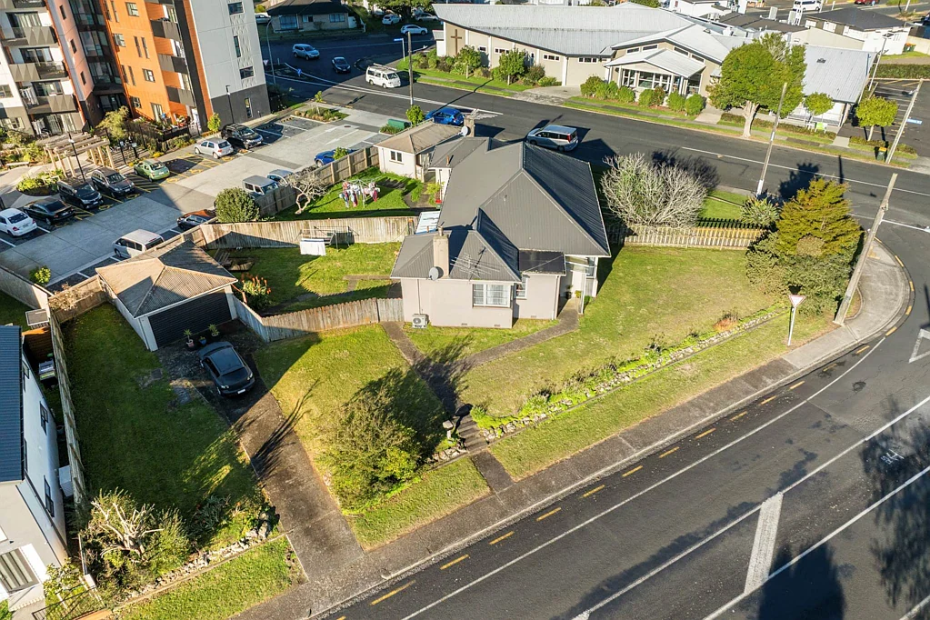Pukekohe 2chambre Buy one or Buy Together