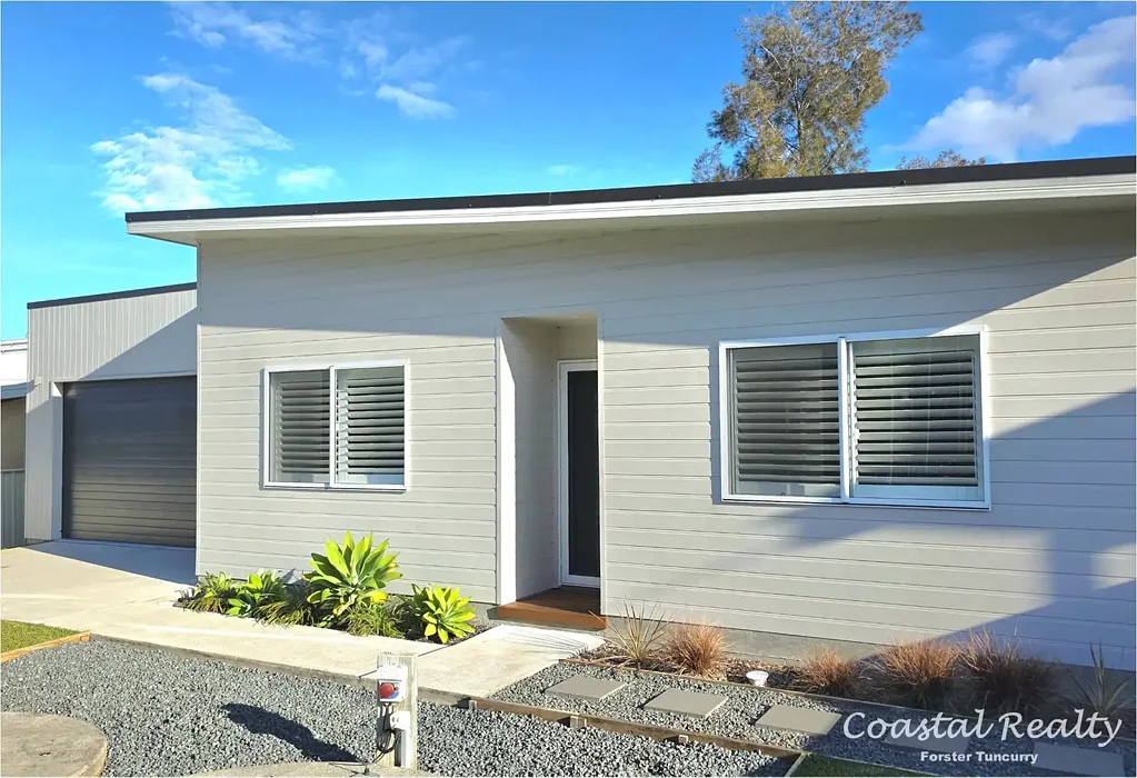 Coomba Park 3 Bedroom Near-New Quality Home - Quiet Location