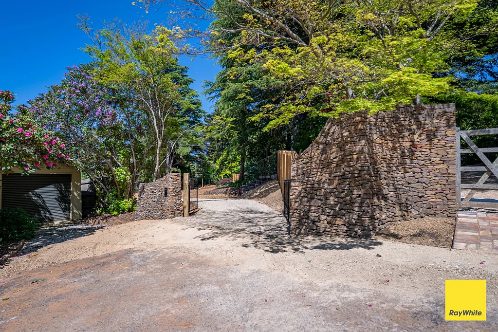 Blackheath  SECLUDED CUL-DE-SAC POSITION