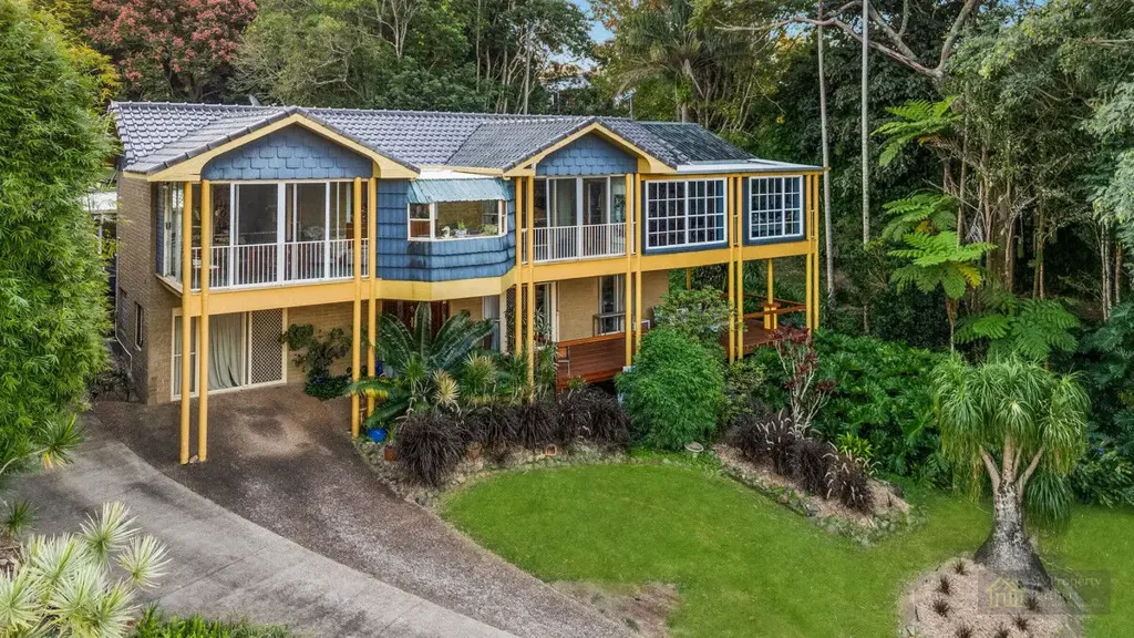 Tamborine Mountain 5chambre DUAL OCCUPANCY UNDER ONE ROOF. "All Reasonable Offers Submitted".