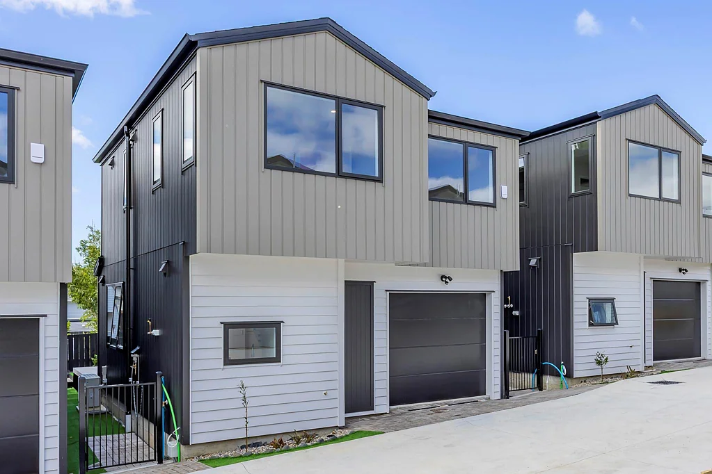 Te Atatu Peninsula 3chambre Income from Day One – Modern Home with Master ...