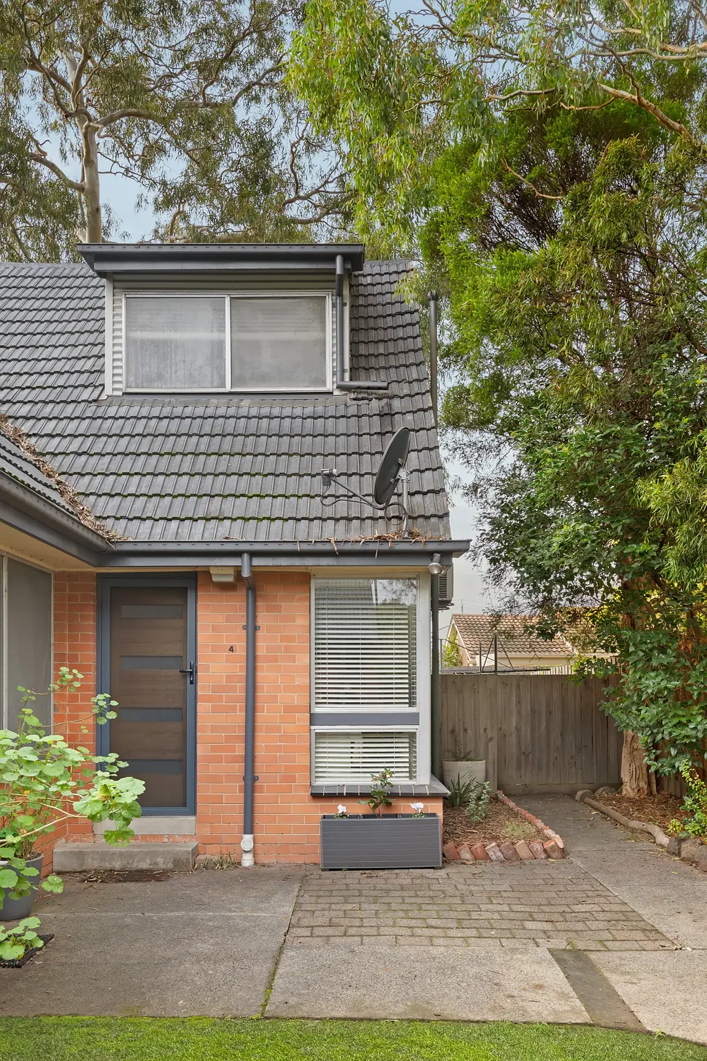 Watsonia 2部屋 Watsonia's Affordable Mix of Lifestyle & Location