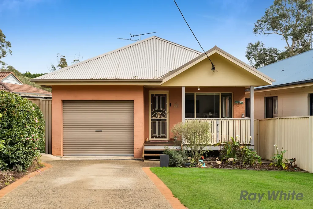 Buxton 5Zimmer Family Living in a Quiet Country Town