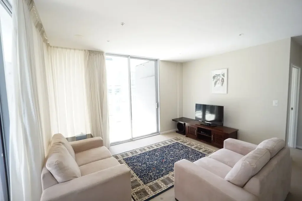 Stunning Funished 2 Bedroom Apartment with Harbour Views – Promenade Hamilton