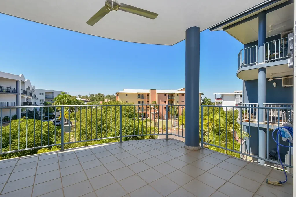 Bright and Breezy Apartment Near the CBD!!!