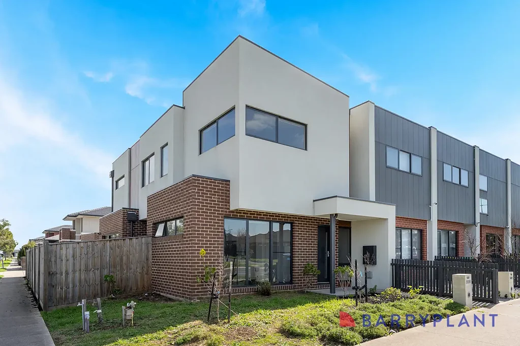 Modern Four Bedroom Townhouse!
