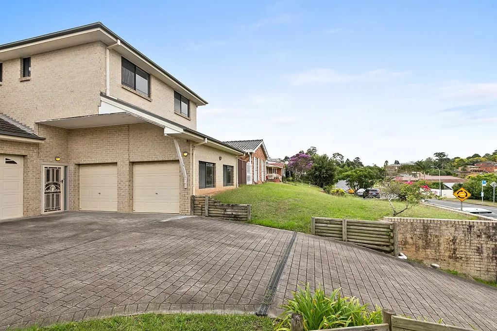 Spacious Family Home for Rent in Prime Location  Renovated Kitchen & Ducted A/C