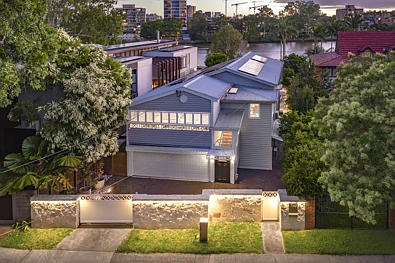 West End 5chambre West End Riverfront on 835m2 - Exceptional Opportunity