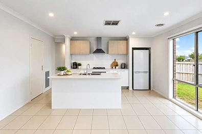 Iba Pa - 20 Fishbone Avenue, Werribee, VIC 3030