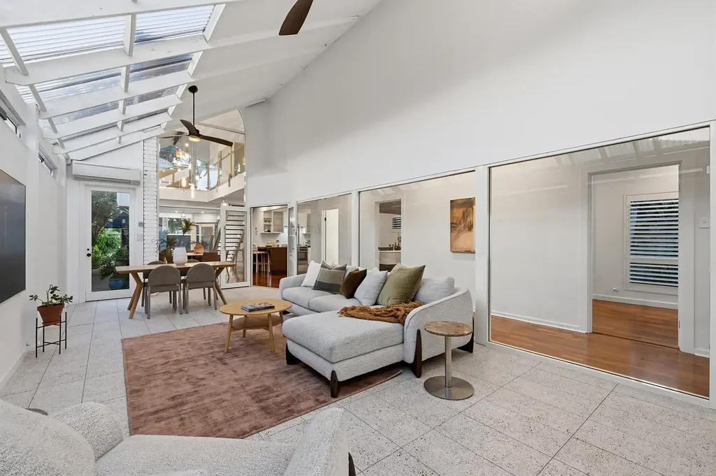 Glengowrie 4ห้องนอน A Statement in Light, Space and Architectural Confidence